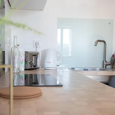 Appartement En Blanc - Hypercentre - 4 Couchages LʼIsle-sur-la-Sorgue