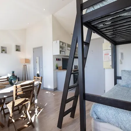 En Blanc - Hypercentre - 4 Couchages Appartement LʼIsle-sur-la-Sorgue